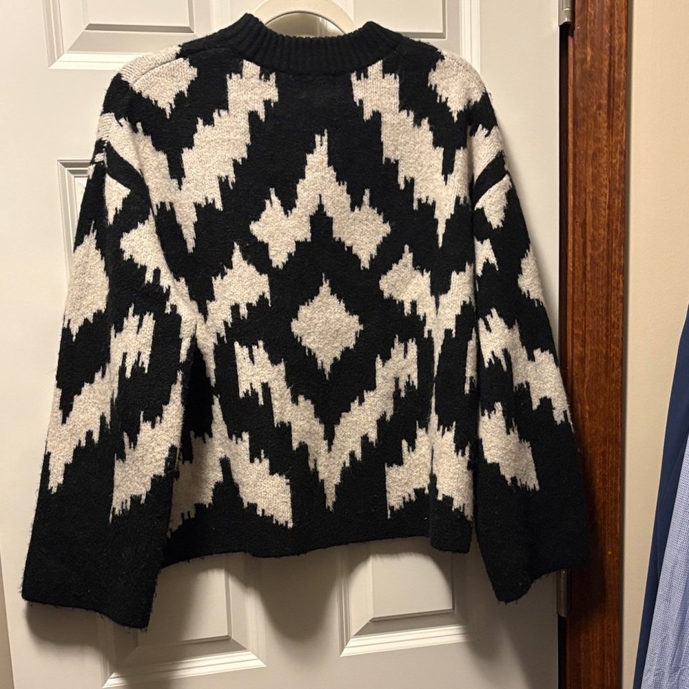 H&M Sweater - Picture 4 of 5
